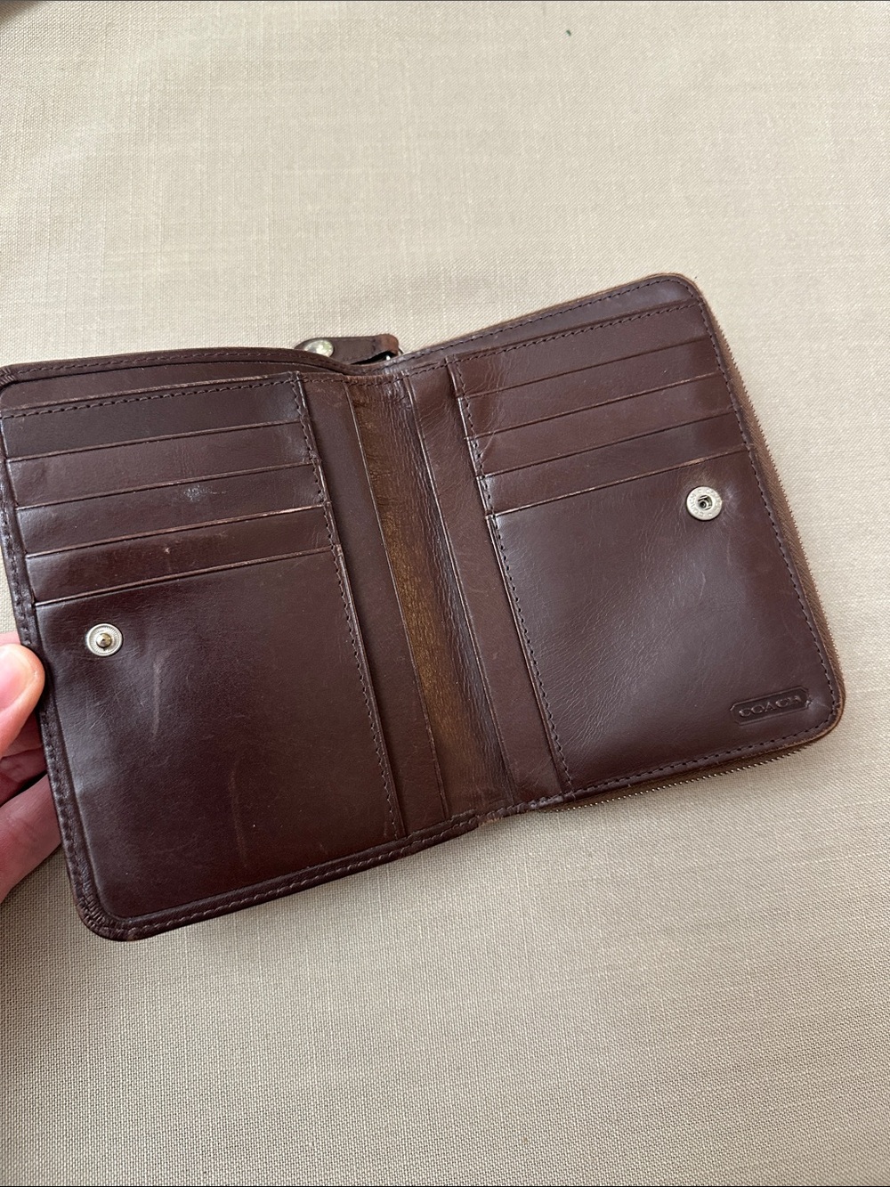Vintage Coach Dark Brown Mahogany Leather Zip Around Wallet - Picture 2 of 10